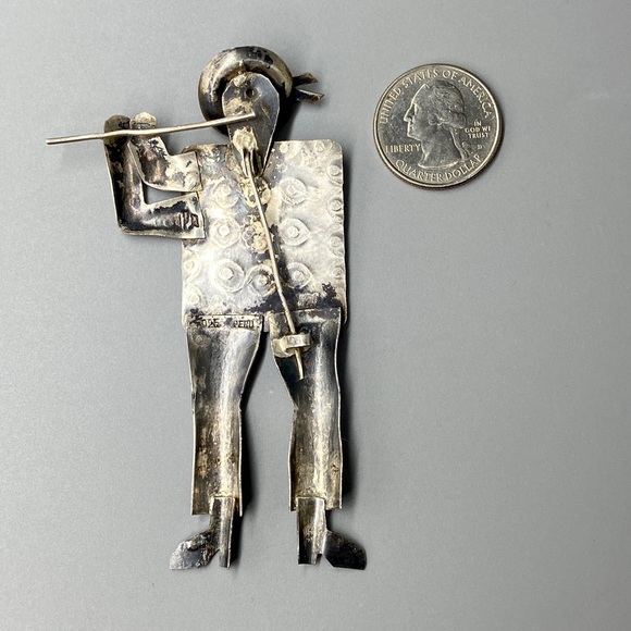 Vintage Sterling Silver Peruvian Brooch Flute Player in Ethnic Dress Stamped 925 - Picture 2 of 16
